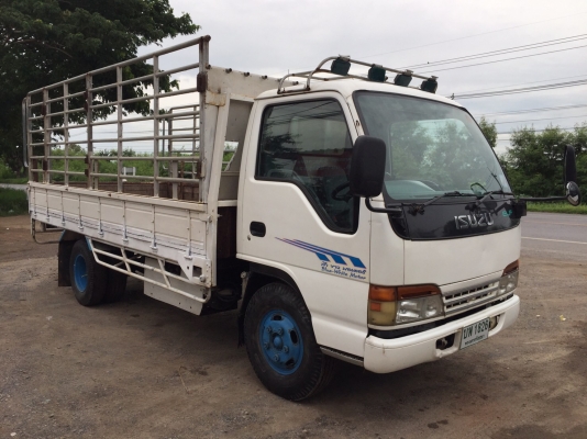 ขาย6ล้อISUZU NKR120แรงฝาขาว หัวการ์ตูน ป้ายเล็กไม่ติดเวลา