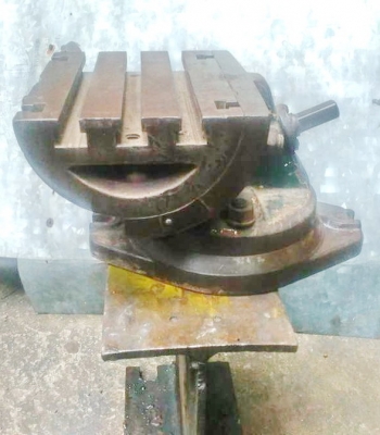 โต๊ะเอียงองศา พร้อมฐานหมุน โต๊ะเอียงองศา พร้อมฐานหมุน