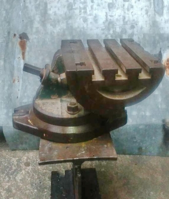 โต๊ะเอียงองศา พร้อมฐานหมุน โต๊ะเอียงองศา พร้อมฐานหมุน