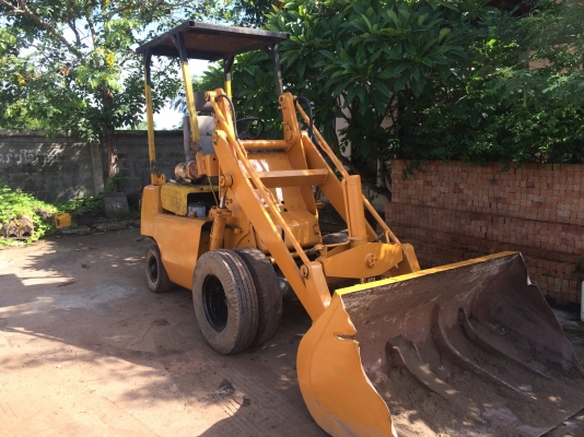 รถตัก TOYOTA SD12  ตัก 1 คิวพร้อมใช้ครับ ราคาถูกครับลดครับ   95,000 บาทเท่านั้นครับ