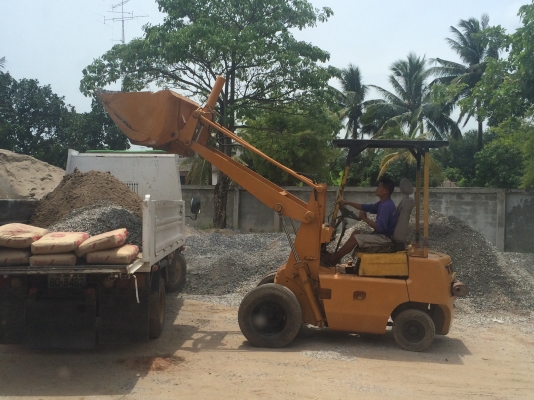 รถตัก TOYOTA SD12  ตัก 1 คิวพร้อมใช้ครับ ราคาถูกครับลดครับ   95,000 บาทเท่านั้นครับ