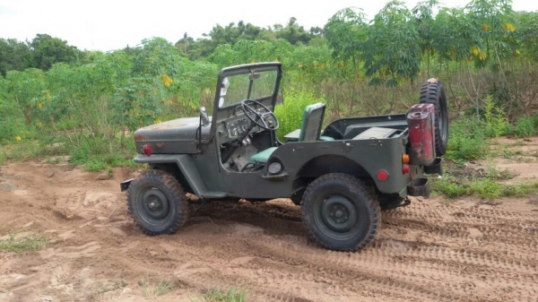 รถ จิ๊ป ทหาร ขับเครื่อง 4ล้อ