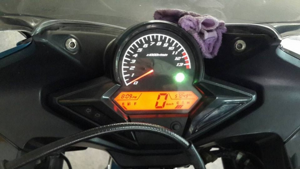 ขาย Honda CBR 150 i สีดำ ปี 56 ปลายปี เครื่องดี ชุดสีสวย เล่มพร้อมชุดโอน