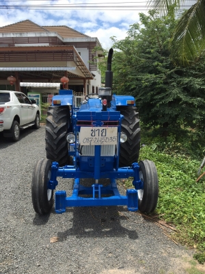 ขายด่วนรถไถฟอร์ด6600 พร้อมใช้ พร้อมโอน เครื่องมือครบ