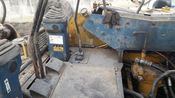 ขายตามสภาพ komatsu pc40-6 ราคา180,000 อุปกรณ์ครบ ขายตามสภาพ komatsu pc40-6 ราคา180,000 อุปกรณ์ครบ