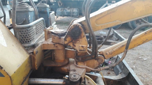 ขายตามสภาพ komatsu pc40-6 ราคา180,000 อุปกรณ์ครบ ขายตามสภาพ komatsu pc40-6 ราคา180,000 อุปกรณ์ครบ