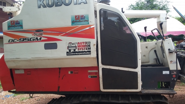 ขายรถเกี่ยวคูโบต้า DC95GM PLUS ปี 56ชั่วโมงน้อย 1553 มีเอกสารครบราคาต่อรองได้ครับ
