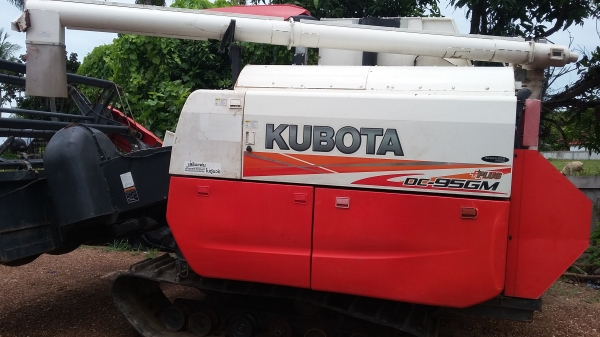 ขายรถเกี่ยวคูโบต้า DC95GM PLUS ปี 56ชั่วโมงน้อย 1553 มีเอกสารครบราคาต่อรองได้ครับ
