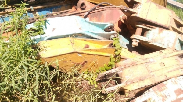 ขายบูมอาร์ม รถแมคโค มีของ โกเบ โคมัสสุ แคท รุ่น-200 ขายไม่แพงครับ