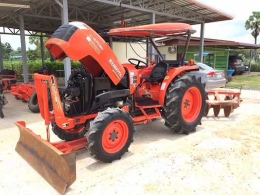 ขายด่วนL4708 รถปี56 เล่่่่่่่่่่่่่่่่่่่่่่่่่่่่่่มพร้อมรถสวยสีเดิม 865ชั่วโมง  สนใจ 084-5486359 สุชาติ  รถอยู่ จ. สุรินทร์ . อ สนม