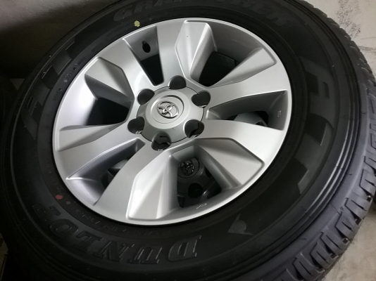 แม็กป้ายแดงรีโว่ลพร้อมยาง265/65/R17 ปี16 สวยจัด