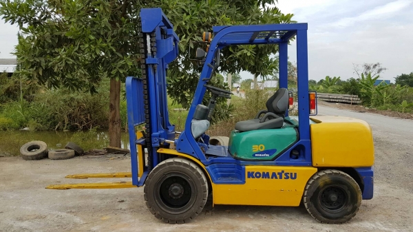 ขายด่วนรถยกKOMATSU FD30-14 ยก30ตันเสาสูง3เมตรรถนอกเพิ่งนำเข้ามายังไม่เคยใช้งานในเมืองไทยเลย=รุ่นใหม่ขายถูกๆๆ
