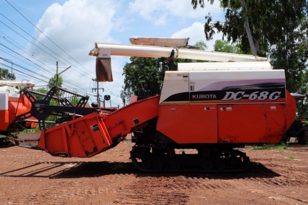 รถเกี่ยวนวดข้าว DC-68G มือสอง สนใจโทร 089-0111624