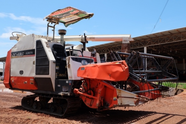 รถเกี่ยวนวดข้าว DC-68G มือสอง สนใจโทร 089-0111624