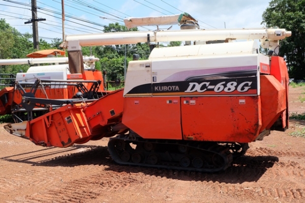 รถเกี่ยวนวดข้าว DC-68G มือสอง สนใจโทร 089-0111624