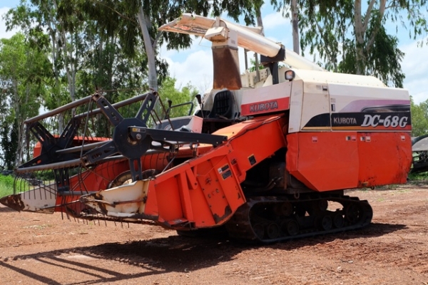 รถเกี่ยวนวดข้าว DC-68G มือสอง สนใจโทร 089-0111624