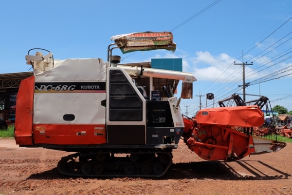 รถเกี่ยวนวดข้าว DC-68G มือสอง สนใจโทร 089-0111624