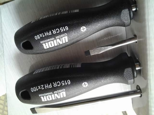 ขายไขควงชุด5ด้าม UNIOR made in Slovenia. ขายไขควงชุด5ด้าม UNIOR made in Slovenia.