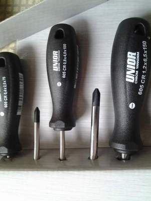 ขายไขควงชุด5ด้าม UNIOR made in Slovenia. ขายไขควงชุด5ด้าม UNIOR made in Slovenia.