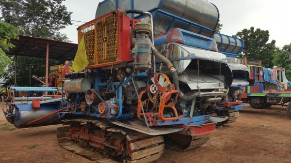 ขายรถเกี่ยวข้าว ศักดิ์พัฒนา เครื่องมิตซู220เทอร์โบว์ ปั๊มไดกิ้น23 โซ่ใหม่ สภาพพร้อมใช้ ขายรถเกี่ยวข้าว ศักดิ์พัฒนา เครื่องมิตซู220เทอร์โบว์ ปั๊มไดกิ้น23 โซ่ใหม่ สภาพพร้อมใช้