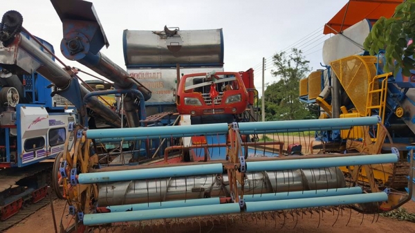 ขายรถเกี่ยวข้าว ศักดิ์พัฒนา เครื่องมิตซู220เทอร์โบว์ ปั๊มไดกิ้น23 โซ่ใหม่ สภาพพร้อมใช้ ขายรถเกี่ยวข้าว ศักดิ์พัฒนา เครื่องมิตซู220เทอร์โบว์ ปั๊มไดกิ้น23 โซ่ใหม่ สภาพพร้อมใช้