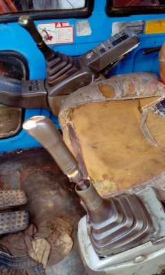 ขายรถขุดแบ็คโค ฮิตาชิ EX200-2 ปั๊มK3V โซ่ใหม่ช่วงล่างเต็ม ไฟฟ้ามี บูมสวย เครื่องเดิมพร้อมลงงาน