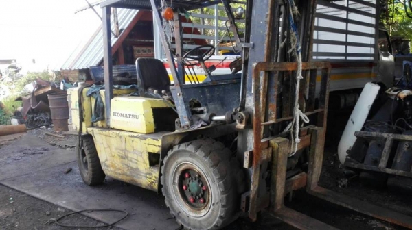 ขายรถยก โฟร์คลิฟต์ โคมัสสุ3.5ตัน เก่านอก สภาพใช้งานปกติ