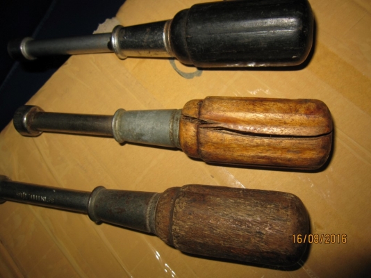 (ลดราคา) ไขควงบ๊อคด้ามไม้งานเก่า ของ USA. (ขายมัดรวม 3 อัน)