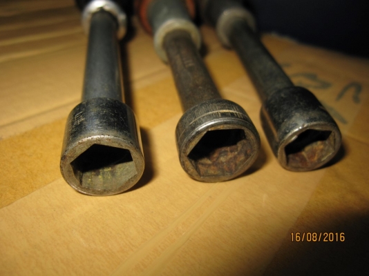 (ลดราคา) ไขควงบ๊อคด้ามไม้งานเก่า ของ USA. (ขายมัดรวม 3 อัน)