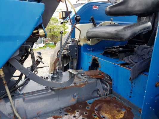ขาย รถไถ่ FORD NEW HOLLAND 6640