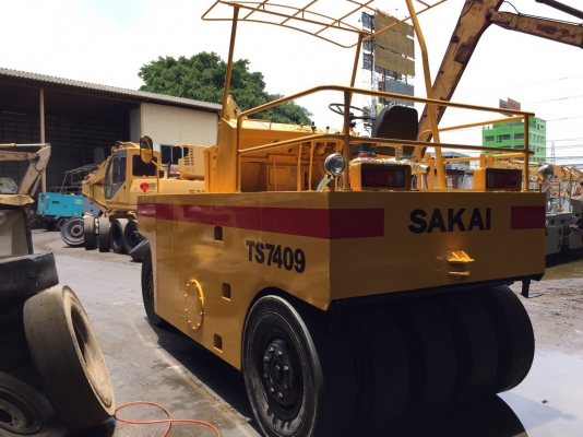 ขายด่วนรถบดล้อยาง9ล้อ SAKAI TS7409 เล่มทะเบียน พร้อมใช้งาน