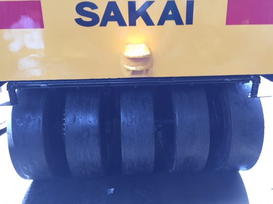 ขายด่วนรถบดล้อยาง9ล้อ SAKAI TS7409 เล่มทะเบียน พร้อมใช้งาน