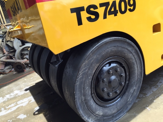 ขายด่วนรถบดล้อยาง9ล้อ SAKAI TS7409 เล่มทะเบียน พร้อมใช้งาน