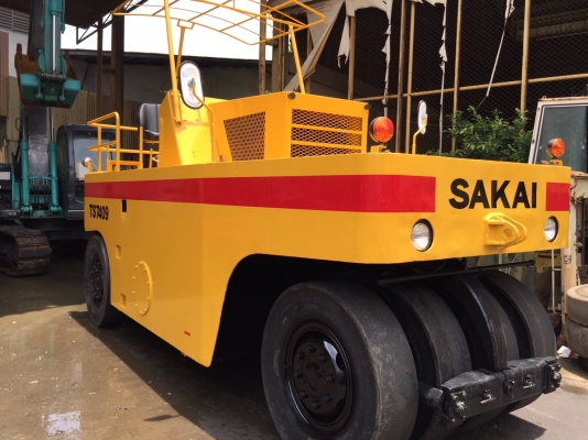 ขายด่วนรถบดล้อยาง9ล้อ SAKAI TS7409 เล่มทะเบียน พร้อมใช้งาน