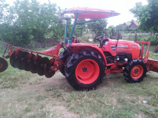 ลดราคาแล้วครับ  ขายรถไถนาคูโบต้า 36 แรง มีดันหน้า ผาน6