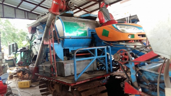 ขายรถเกี่ยวข้าว อุ้ม2ตัน เครื่องHINO 195เทอร์โบ เปลี่ยนแท็กใหม่ เช็คสภาพใหม่หมด เหมือนได้รถใหม่ สนใจโทร 0856390132K.หนึ่งรับสาย