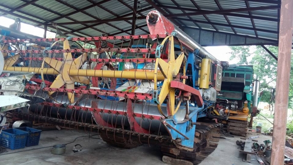 ขายรถเกี่ยวข้าว อุ้ม2ตัน เครื่องHINO 195เทอร์โบ เปลี่ยนแท็กใหม่ เช็คสภาพใหม่หมด เหมือนได้รถใหม่ สนใจโทร 0856390132K.หนึ่งรับสาย