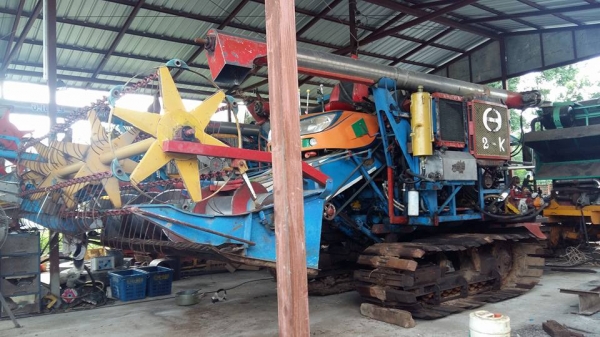 ขายรถเกี่ยวข้าว อุ้ม2ตัน เครื่องHINO 195เทอร์โบ เปลี่ยนแท็กใหม่ เช็คสภาพใหม่หมด เหมือนได้รถใหม่ สนใจโทร 0856390132K.หนึ่งรับสาย