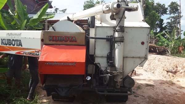 ขายรถเกี่ยวข้าวKUBOTA 95 ปี 55