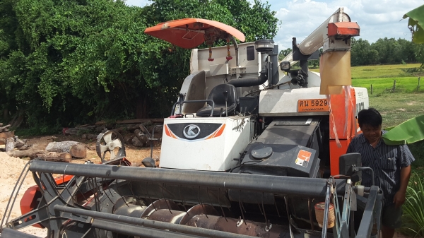 ขายรถเกี่ยวข้าวKUBOTA 95 ปี 55
