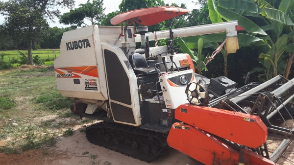 ขายรถเกี่ยวข้าวKUBOTA 95 ปี 55
