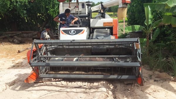 ขายรถเกี่ยวข้าวKUBOTA 95 ปี 55