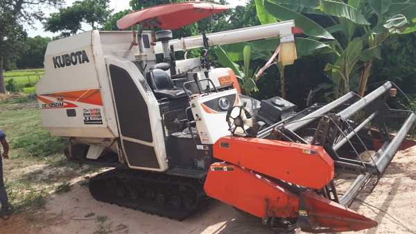 ขายรถเกี่ยวข้าวKUBOTA 95 ปี 55