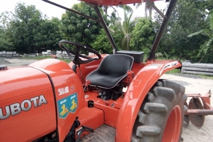 ขายรถไถ คูโบ้ต้า 36 แรงอุปกร 3 ชิ้น เป็นรถมือเดียว ปี 55 1300ช.ม พร้อมลุยงาน สบาย ราคา 300000 ต่อรองได้คับ ดูรถได้ที อ.ทุ่งเขาหลวง จ.ร้อยเอ็ด 0986683479 สิทธิ์ คับ ขายรถไถ คูโบ้ต้า 36 แรงอุปกร 3 ชิ้น เป็นรถมือเดียว ปี 55 1300ช.ม พร้อมลุยงาน สบาย ราคา 300000 ต่อรองได้คับ ดูรถได้ที อ.ทุ่งเขาหลวง จ.ร้อยเอ็ด 0986683479 สิทธิ์ คับ