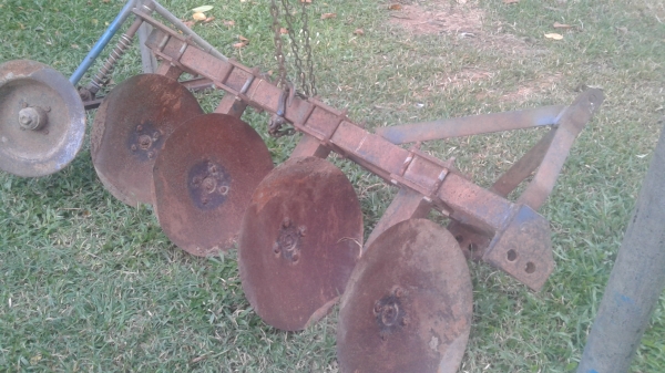 ขายตามสภาพพาน4ใบ18นิ้วนิ้วติดมากับรถไถ22แรง  ใช้ได้กับ18-20-22-24แรง