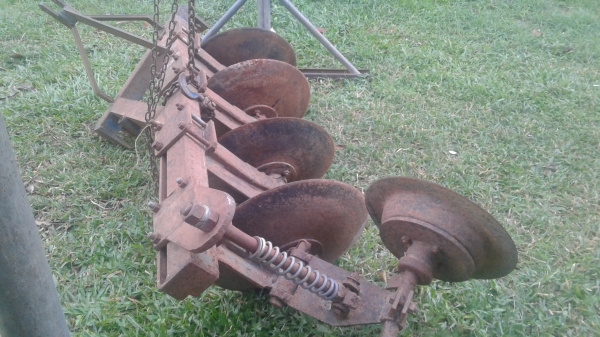 ขายตามสภาพพาน4ใบ18นิ้วนิ้วติดมากับรถไถ22แรง ใช้ได้กับ18-20-22-24แรง ขายตามสภาพพาน4ใบ18นิ้วนิ้วติดมากับรถไถ22แรง ใช้ได้กับ18-20-22-24แรง