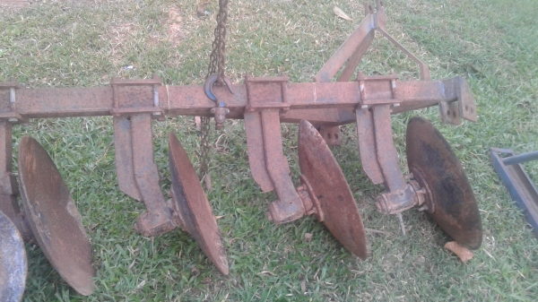 ขายตามสภาพพาน4ใบ18นิ้วนิ้วติดมากับรถไถ22แรง ใช้ได้กับ18-20-22-24แรง ขายตามสภาพพาน4ใบ18นิ้วนิ้วติดมากับรถไถ22แรง ใช้ได้กับ18-20-22-24แรง