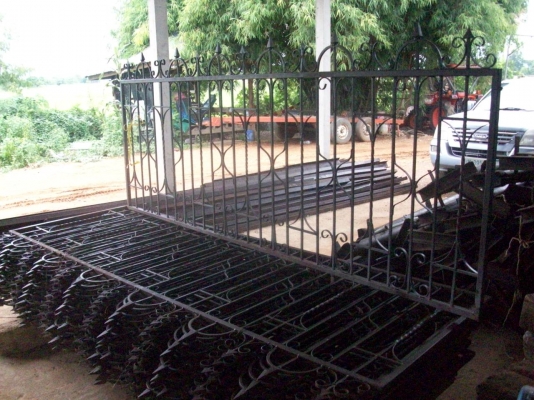 ขายรั้วเหล็ก พร้อมใช้งานเหล็กหนาอย่างดี