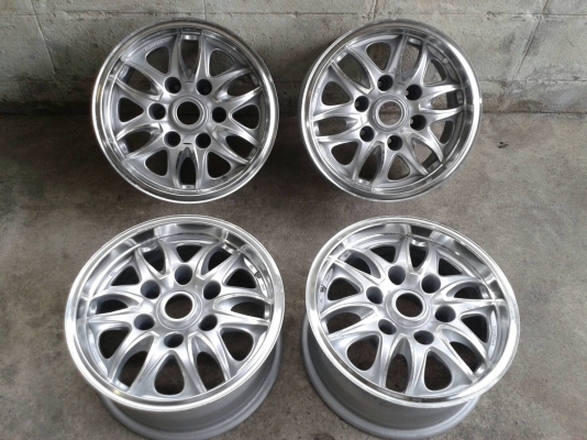 ขอบ15นิ้ว6รู สวยๆ 4 ล้อ ราคา 5800 บาท