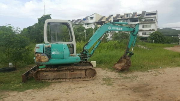 ขายแบคโฮ pc40-7 ขายแบคโฮ pc40-7